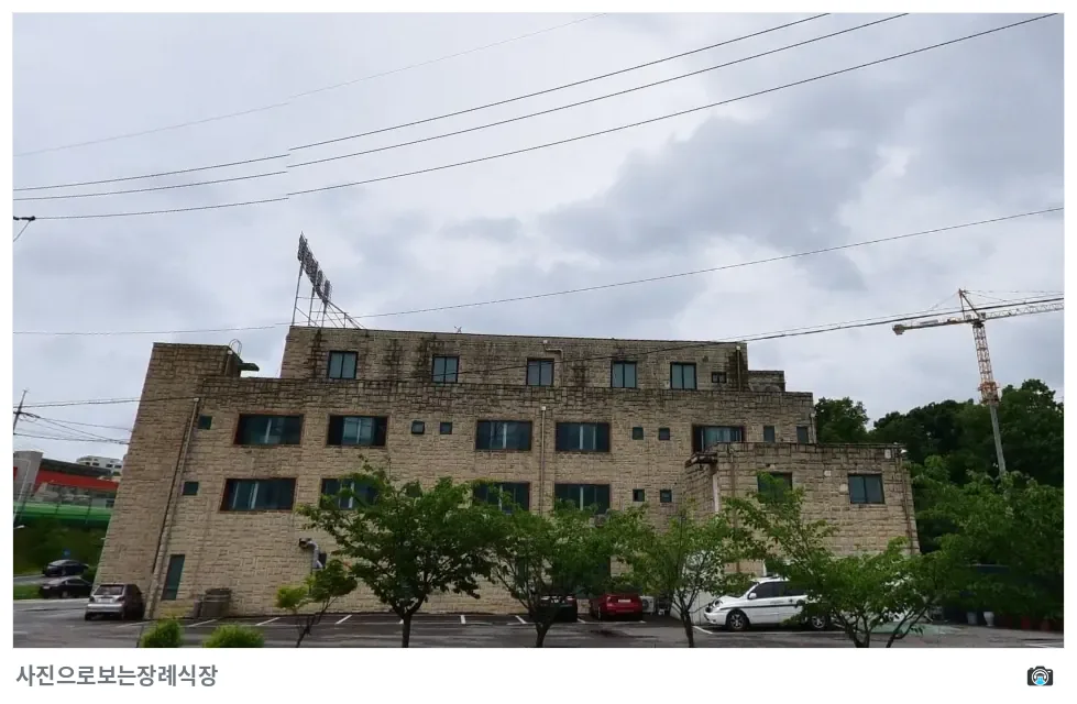 마송장례식장, 사진 2/3, 주차 공간·조경